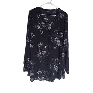 Torrid Georgette, Hi-Low Pullover Floral Blouse. Size 3x Black